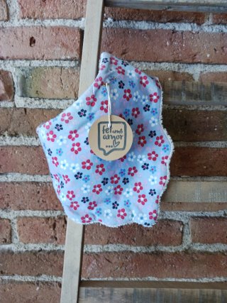 Babero hecho a mano flores 0-3 años