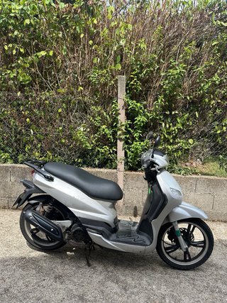Peugeot Tweet 125 Scooter Plata