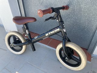Bicicleta B'TWIN sin pedales para niños