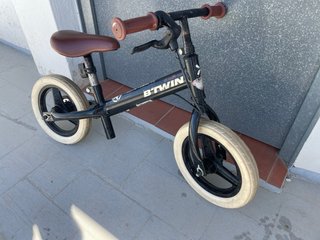 Bicicleta B'TWIN sin pedales para niños