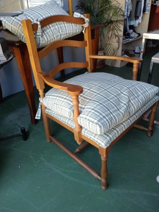 Sillón de comedor de madera