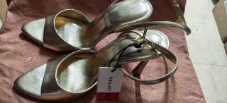 Sandalias doradas Lefties talla 38
