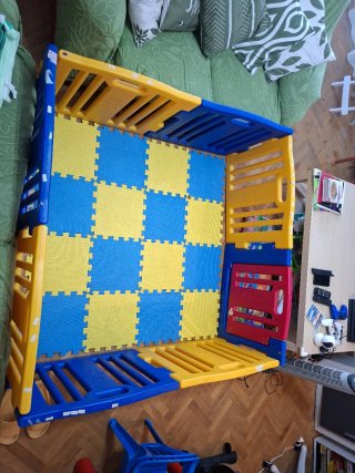 Parque infantil con suelo+alfombra infantil