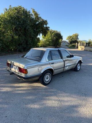 BMW 324 e30