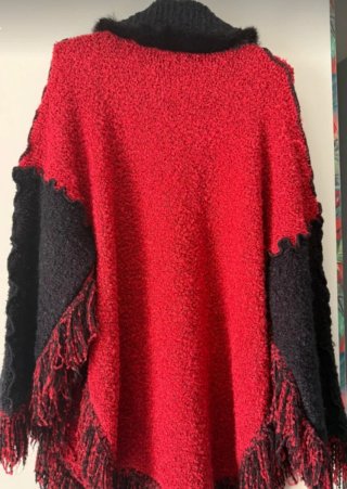 Poncho de lana rojo y negro