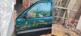 Puerta Ford Escort año 1994. Verde