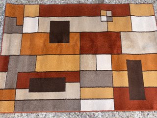 Alfombra geométrica cuadros marrón y naranja