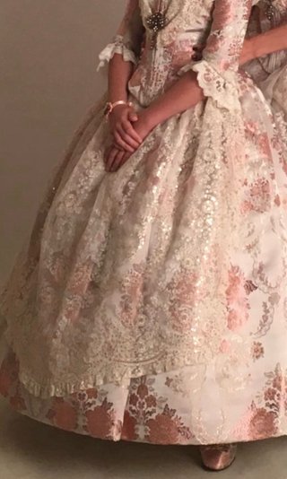 Manteletas falleras con pedrería 108x98cm