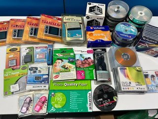 Lote Multimedia: CD, DVD, Cable, fotografía