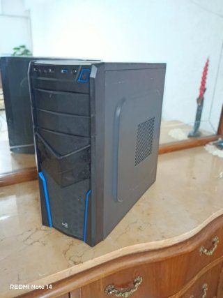 Caja / Torre PC AeroCool Negra