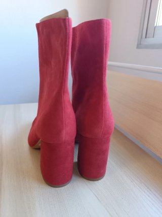 Botines piel vuelta rojos