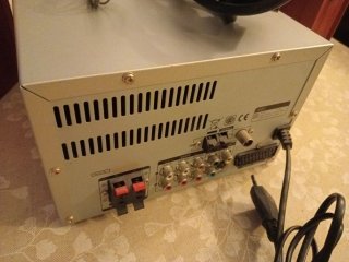 Minicadena Airis L202 con altavoces y mando