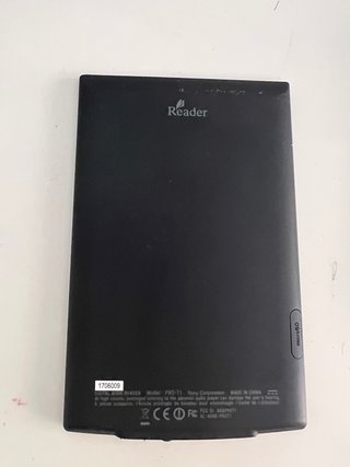 Sony Reader PRS-T1 con funda gris