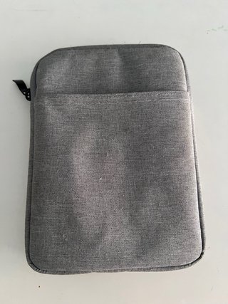 Sony Reader PRS-T1 con funda gris