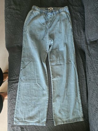 Pantalón vaquero ancho a estrenar