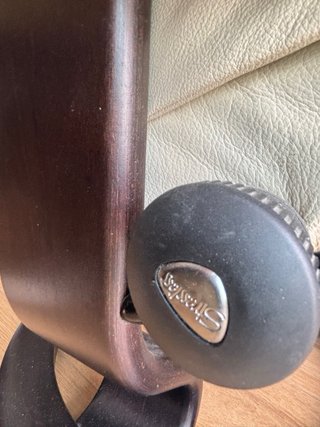 Sillón Stressless Myfair l Piel Clara Base Nogal