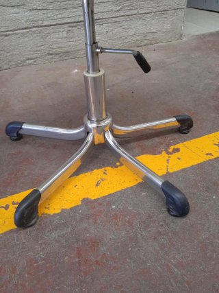 Silla de oficina ergonómica vintage