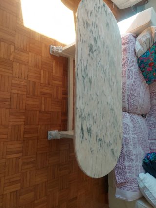 Mesa de mármol ovalada