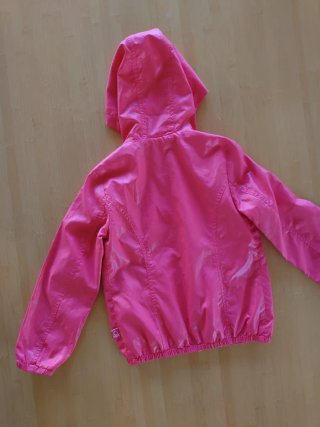 Chaqueta infantil roja con capucha
