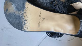 Zapatos de tacón negros con lazo