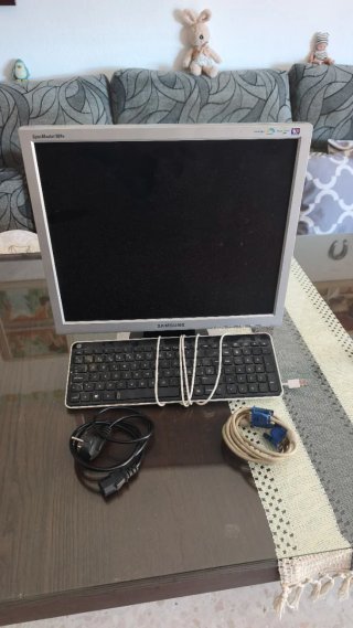 Monitor Samsung SyncMaster 901s y Teclado