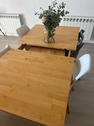 Mesa extensible Ikea y 4 sillas