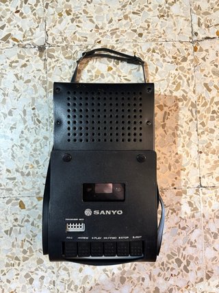 Grabadora y Reproductora Casetes Sanyo Portátil