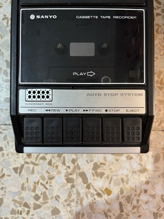 Grabadora y Reproductora Casetes Sanyo Portátil