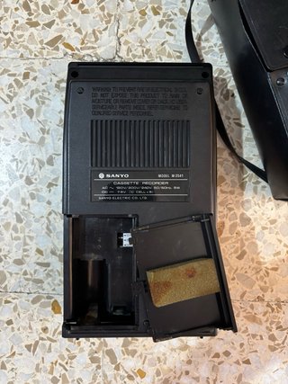Grabadora y Reproductora Casetes Sanyo Portátil