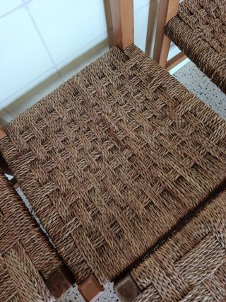 Sillas y Taburetes de Madera y Cáñamo