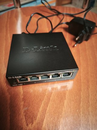 Switch D-Link DGS-105 5 Puertos Gigabit