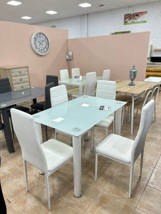 Mesa con 4 sillas NUEVA blanca Oferta.