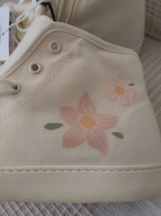 Deportivos Sfera lona nuevos con flores