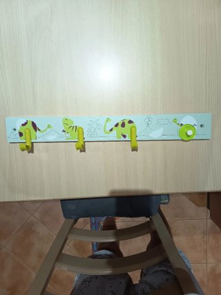 Perchero infantil dinosaurios