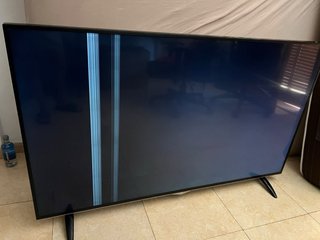 Televisor SABA 64 pulgadas 1.40m X 0.80m
