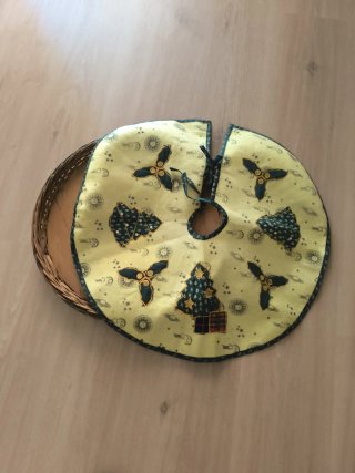 Cesta/bandeja de mimbre y madera