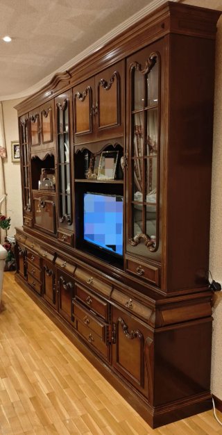 Mueble alacena para comedor de madera y cristal