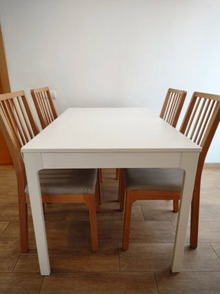 Mesa IKEA EKEDALEN extensible + 4 sillas EKEDALEN
