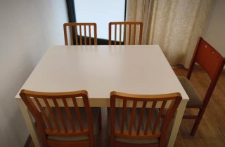 Mesa IKEA EKEDALEN extensible + 4 sillas EKEDALEN