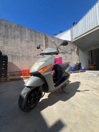 Moto Scooter Gris  Negociables