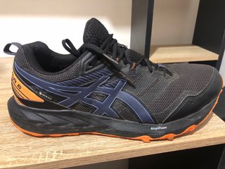 Bambas asics talla 47