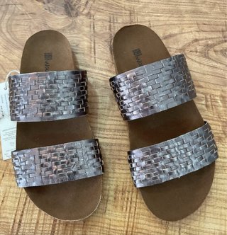 Sandalias Biba doradas y plateadas