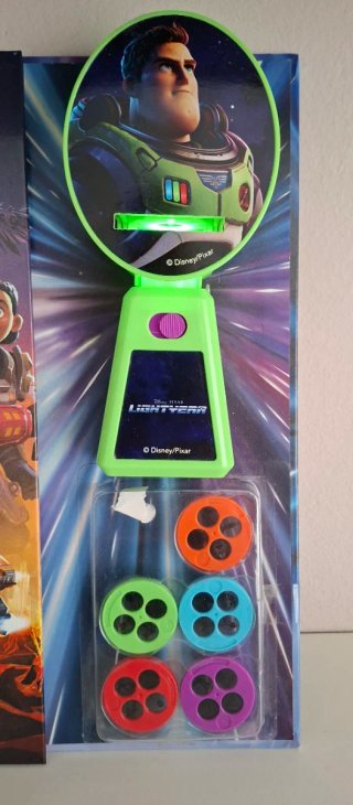 Lightyear Cine en Casa Cuento y Proyector