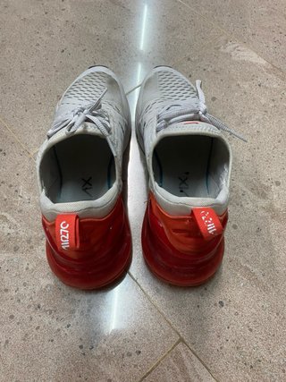 Nike Air Max 270 Blancas y Rojas