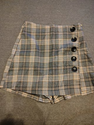 Falda pantalón cuadros Stradivarius botones