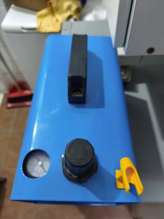 Compresor de pintura azul
