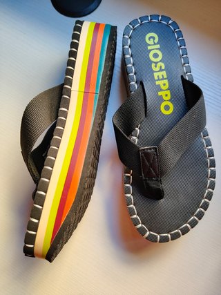 Sandalias Gioseppo negras y multicolor