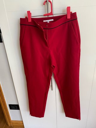 Pantalon rojo con ribete