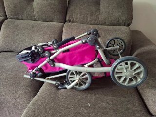 Carrito para muñecas rosa y azul