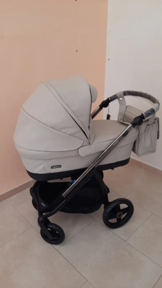 Carro Bebecar Nuevo a estrenar,tejido de ecopiel